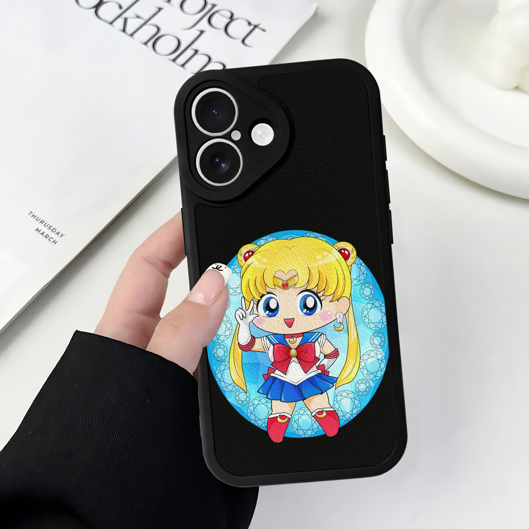 （画像用） 美少女戦士セーラームーン 月野 うさぎ つきの うさぎ Sailor Moon Tsukino Usagi 【iPhone 16シリーズ対応】シリコンスマホケース（レザー調） 材質：シリコン